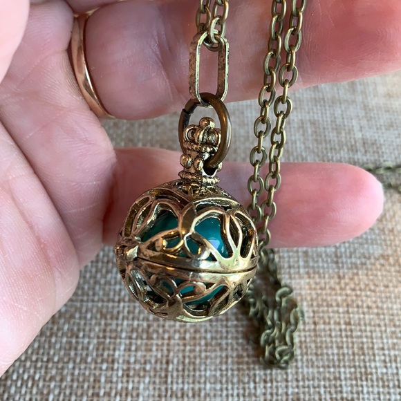 Twinsdesign Jewelry - Butterfly filigree Harmony Ball 30” NWOT